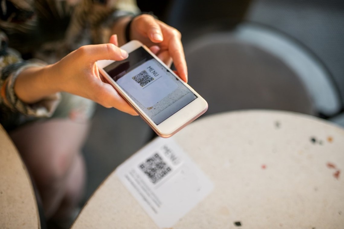 scanning qr code