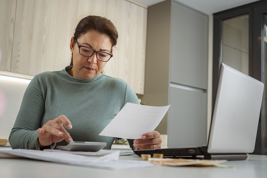 calculating savings woman